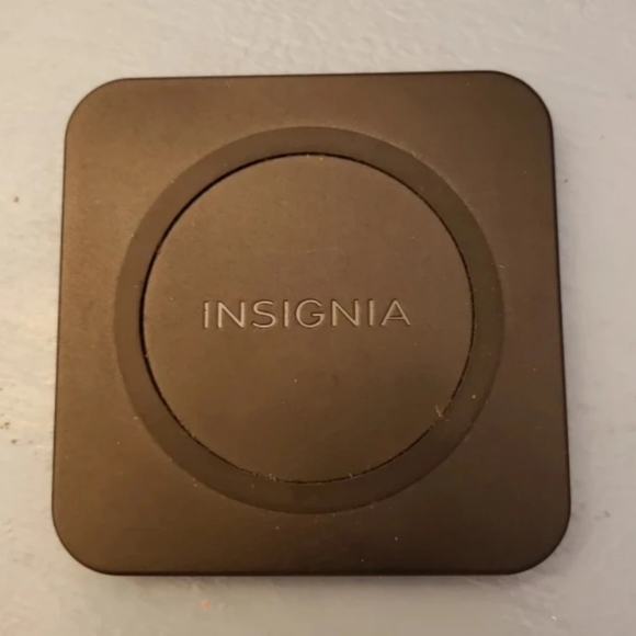 Insignia Wireless Charge pad - Picture 1 of 2